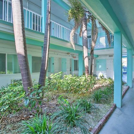 Tropical Pass-A-Grille Gem With Direct Beach Access! سانت بيتي بيتش المظهر الخارجي الصورة